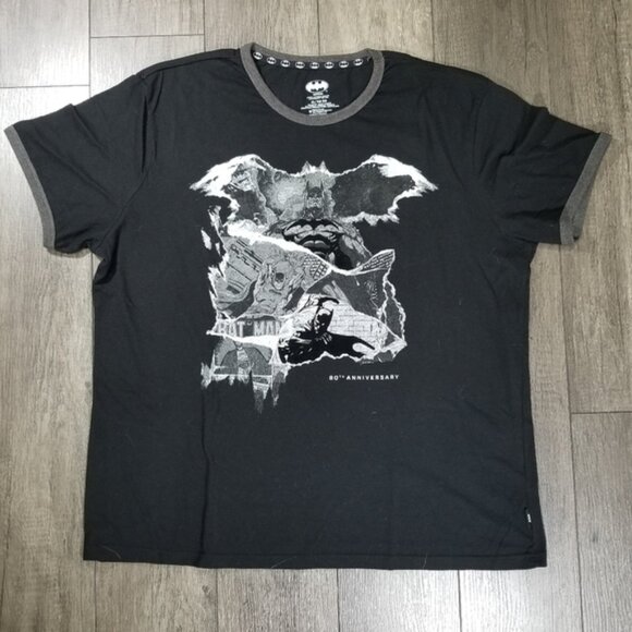 DC Trademarked Batman 80th Anniversary Graphic Print T-Shirt  Size XL - Picture 5 of 5
